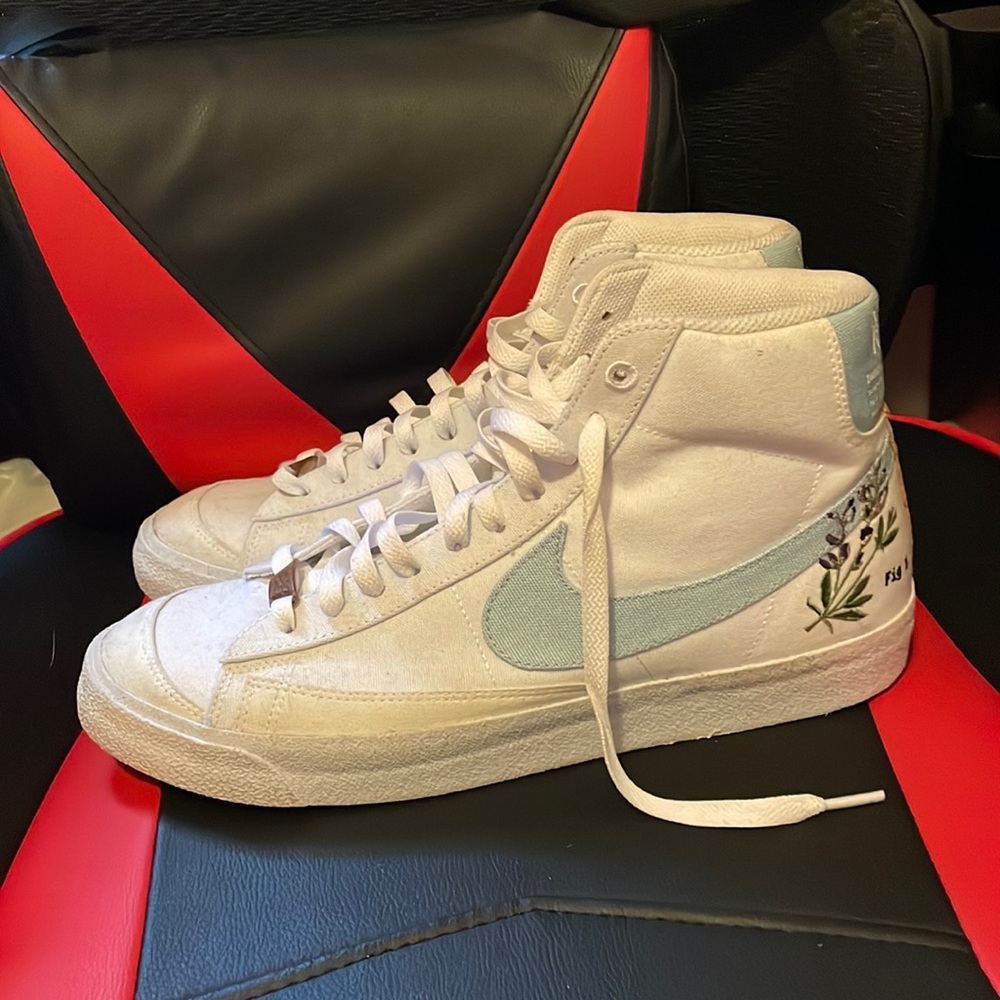 Barely worn Nike high top Blazers